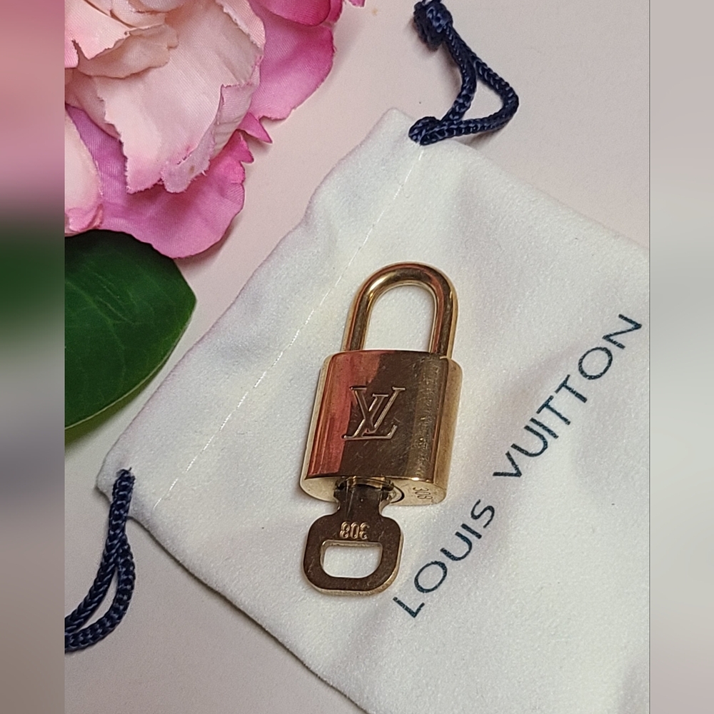#308🔥 Louis Vuitton Lock And Key with gp Chain - Picture 12 of 12